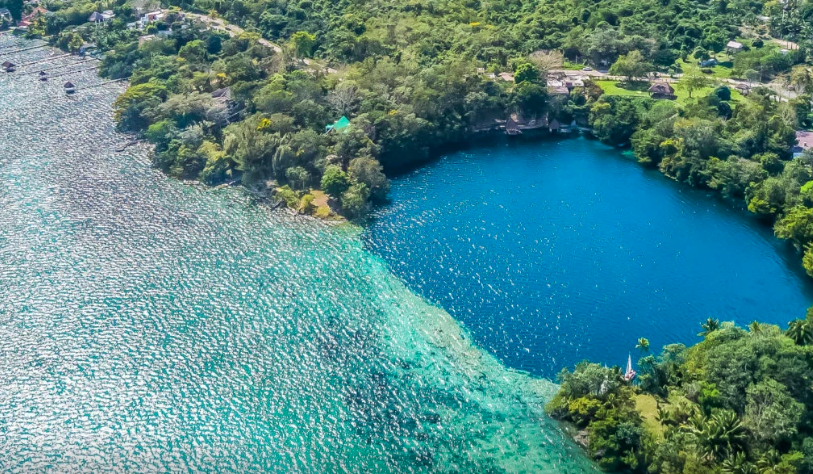 cenote bacalar en bateau 