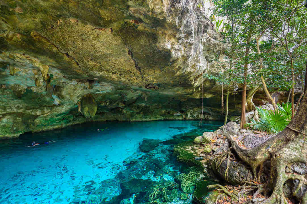 cenote dos ojos