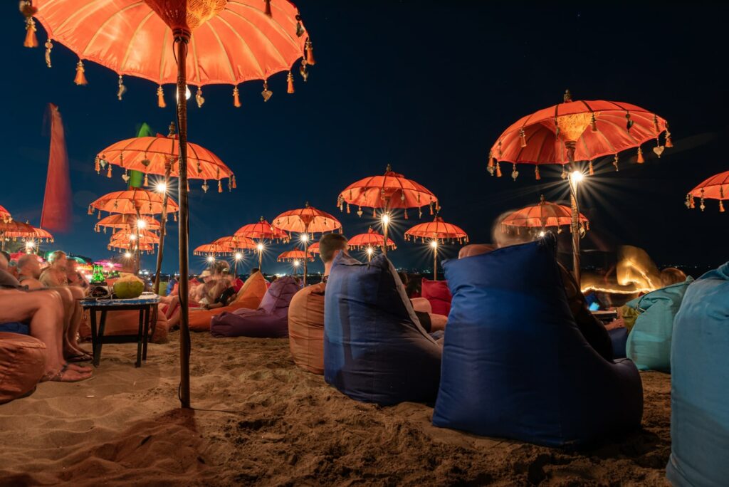 Plage animée à Kuta