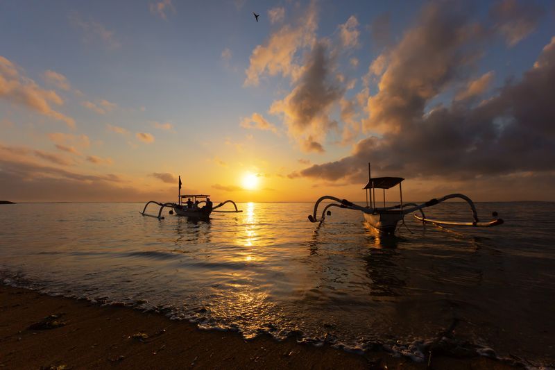 Coucher de soleil à la plage de Lovina