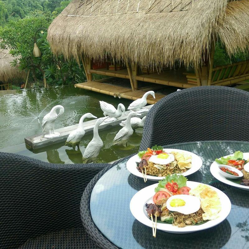 Warung Tepi Tebing
